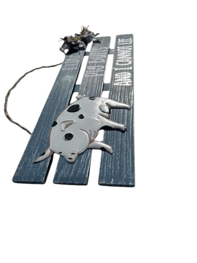 3D Metal Pig Farmhouse Sign – Wood Slat Fence Design – Country Pig Wall Hanger – Indoor Use