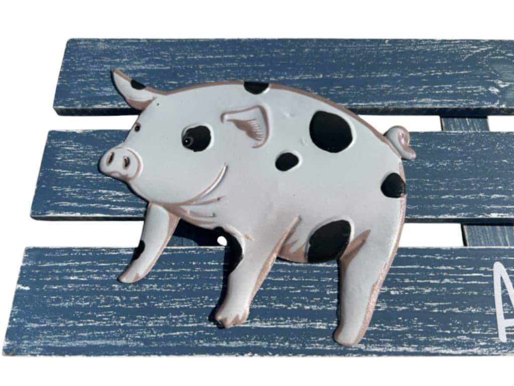 3D Metal Pig Farmhouse Sign – Wood Slat Fence Design – Country Pig Wall Hanger – Indoor Use