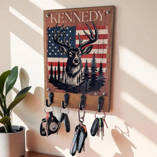 Personalized Last Name Key Holder Board – Custom Wood Key Rack with Hooks – Family Name Sign – Entryway Organizer – Farmhouse Wall Decor