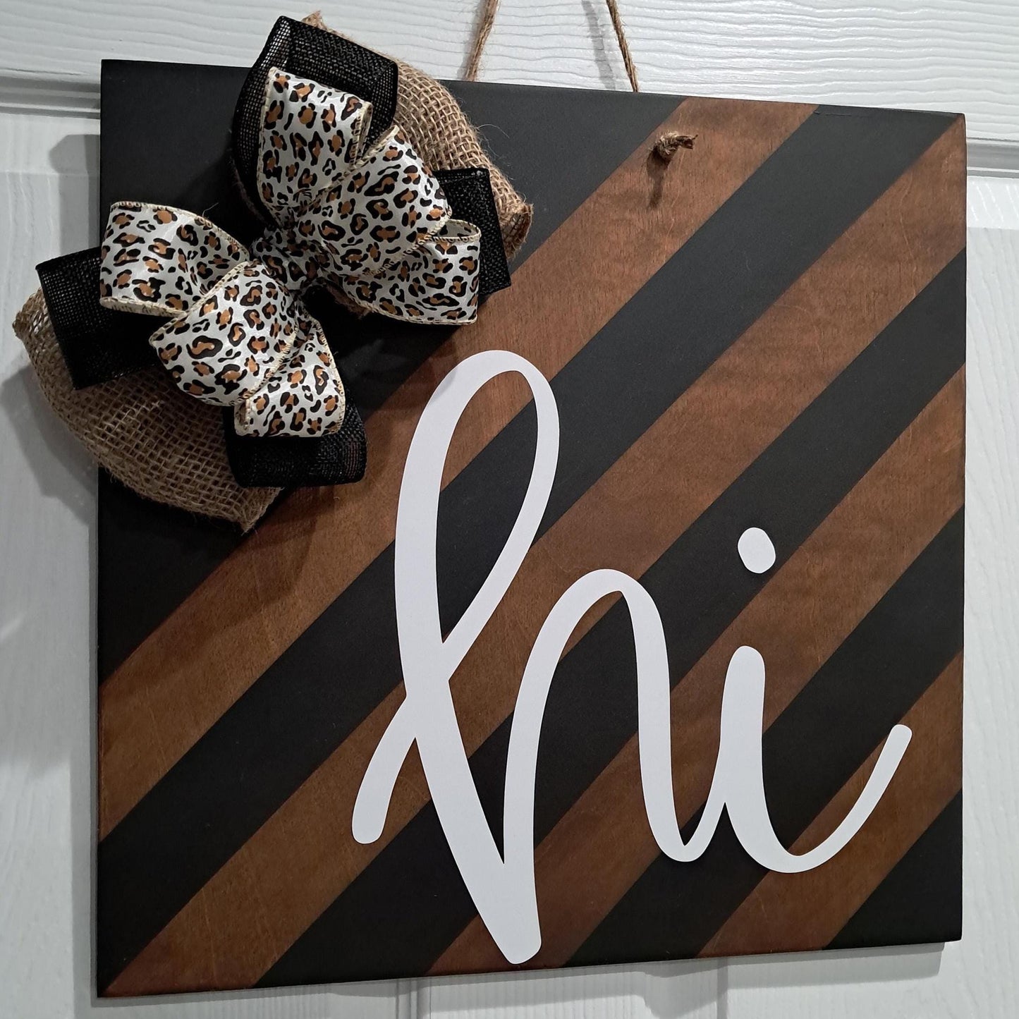 Hi Welcome Door Hanger – Front Porch Sign – Square or Round – Bow & Jute Rope Hanger – Optional Greenery Add-On – Made to Order