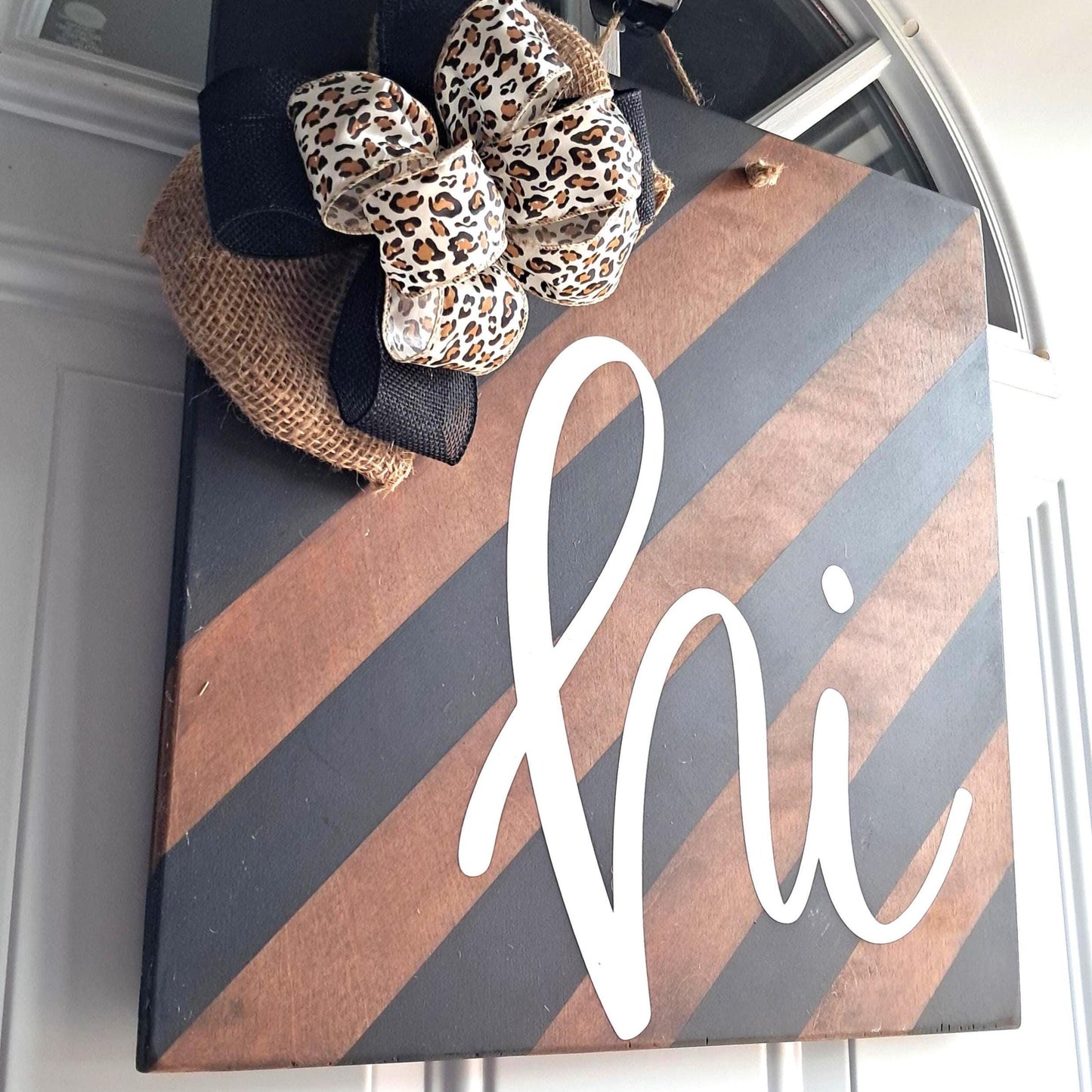 Hi Welcome Door Hanger – Front Porch Sign – Square or Round – Bow & Jute Rope Hanger – Optional Greenery Add-On – Made to Order
